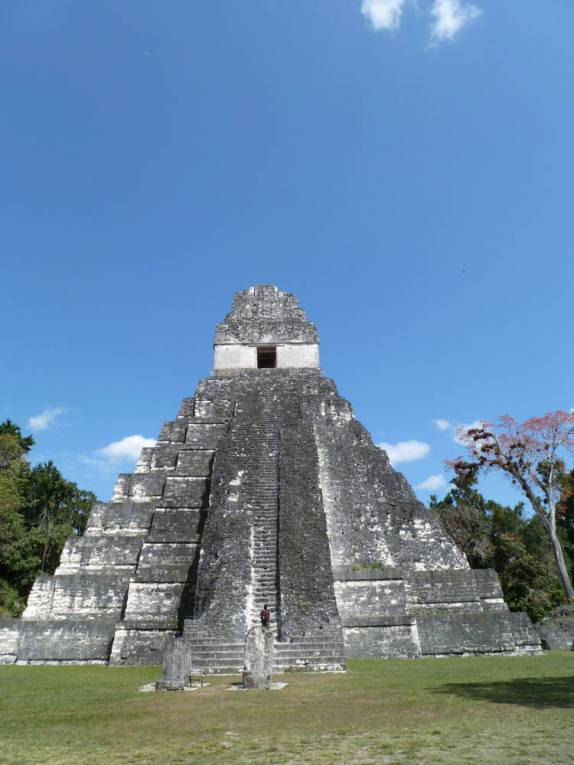 O Templo I, o mais famoso das ruínas mayas de Tikal, na Guatemala